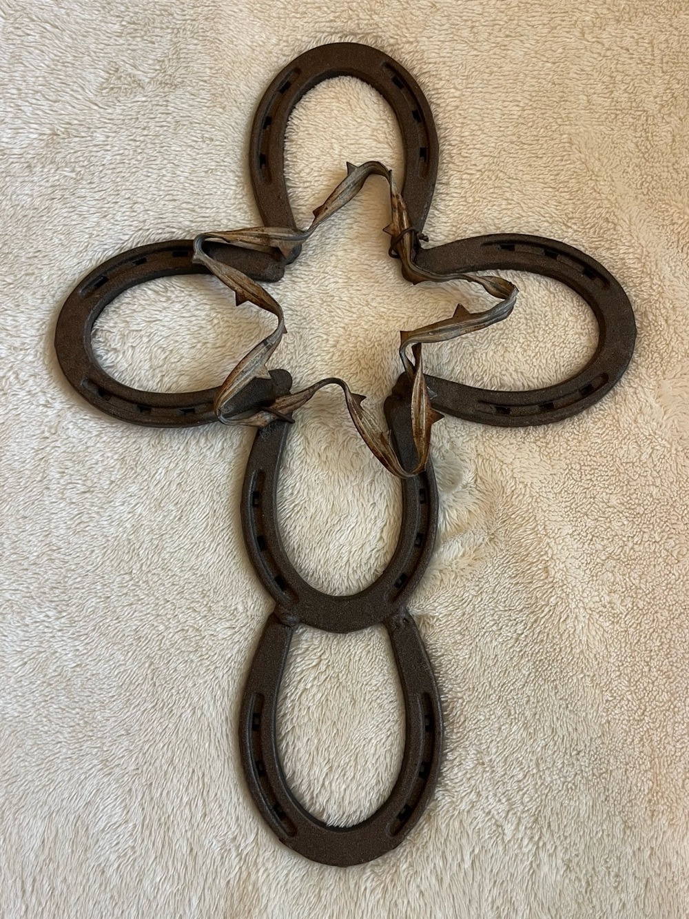 Rustic Cast Iron Horseshoes Barbed Wire Form Star Wall Cross Country & Western